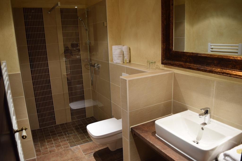 Hotel Arte Vida Ohg Шпремберг Стая снимка