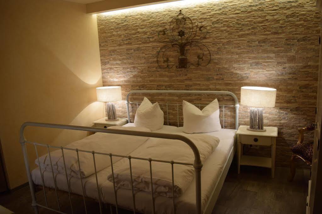 Hotel Arte Vida Ohg Шпремберг Екстериор снимка